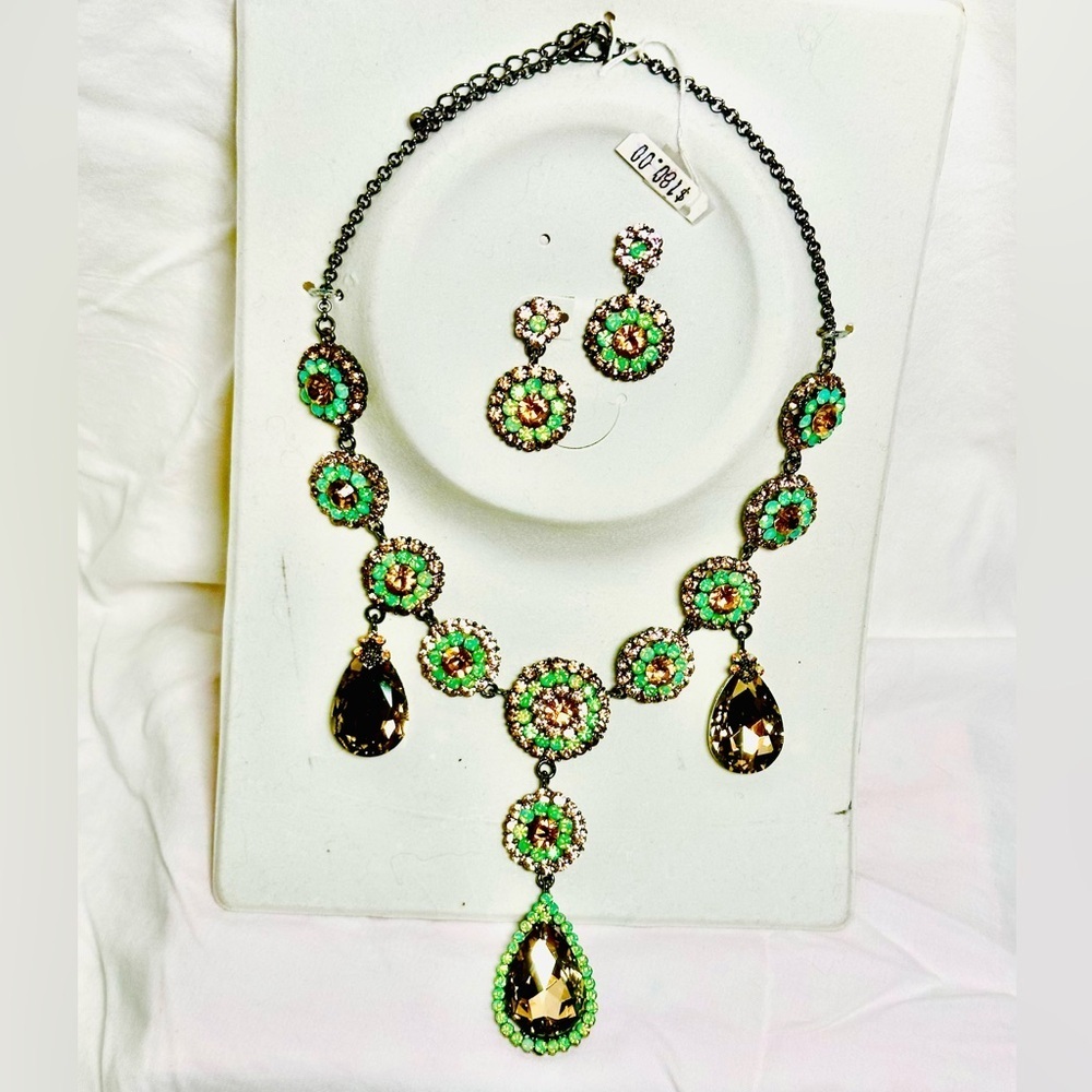 SP SOPHIA COLLECTION Elegant Green Gold Necklace Set Never Worn New 2010